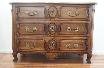 null Chest of drawers from the Louis XV period in natural wood with three rows of...