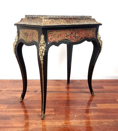 null Table showcase in marquetry of Boule style, in bronze leaves on black and red...