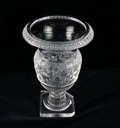 null LALIQUE - Grand vase balustre en cristal, la panse à décor de feuilles de vigne,...