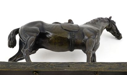 null MOIGNIEZ, Jules (1835-1894)

Cheval en selle

Bronze à patine foncée

Signé...