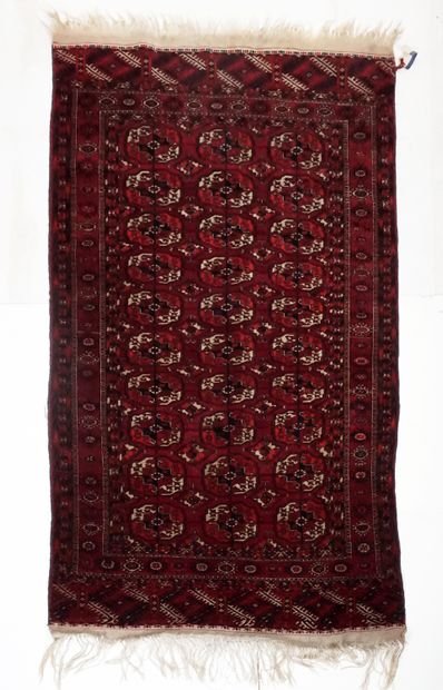 Turcoman Tekke bushara rug, 

circa 1930

wool...
