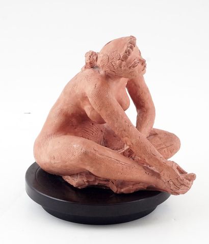  VOLTI, Antoniucci (1915-1989) 
Femme nue assise 
Terracotta 
Signée au dos: Volti...