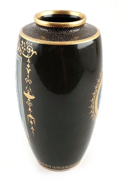 null 
MINTON 



Vase in the taste of Louis Marc Emmanuel SOLON (1835 - 1913) decorated...