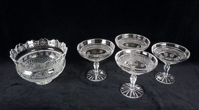 Cut crystal set including 4 large bowls and...
