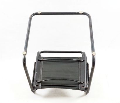 null BAUHAUS



Pare de chaises de style Bauhaus à structure tubulaire en acier émaillé...