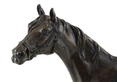 null MOIGNIEZ, Jules (1835-1894)

Cheval en selle

Bronze à patine foncée

Signé...