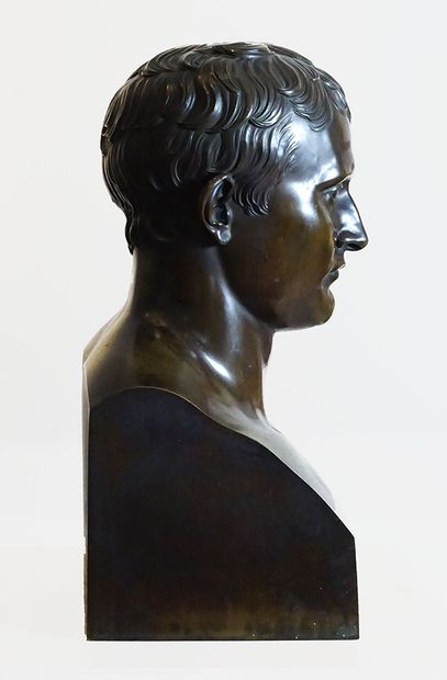  CHAUDET, Antoine Denis (1763-1810) 
"Napoléon" 
Bronze 
Titré et signé sur la base:...