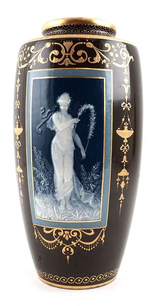 
MINTON Vase dans le goût de Louis Marc Emmanuel...