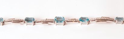 null OR 18K AIGUE-MARINE / 18K GOLD AGUAMARINE
Bracelet en or blanc 18K serti de...