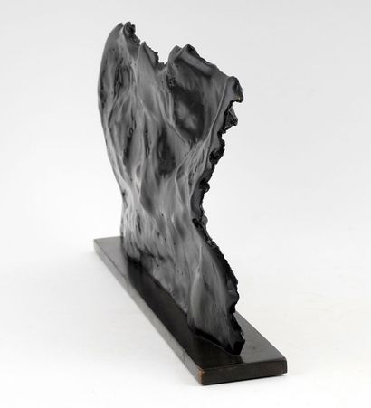 null VAILLANCOURT, Armand (1929-)
"Coulée de Lave" (1967)
Bronze à patine foncée
Signée...