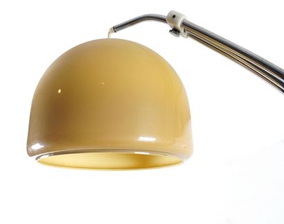 null MID-CENTURY 

Important arched lamp of Italian style. The foot is in metal,...