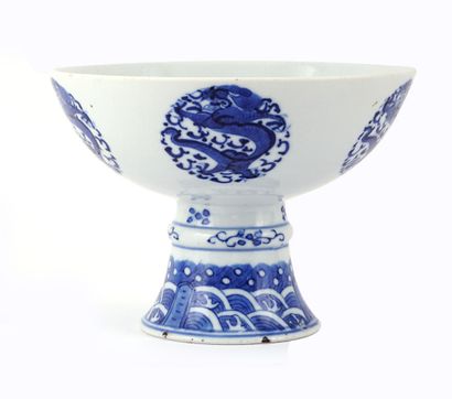 null PÉRIODE QING / QING PERIOD

Cup and bowl
China, late Qing period

Diameter of...