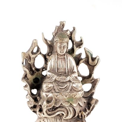 null JAPON / JAPON 

Statue japonaise Lotus Kannon en métal argenté. Début du 20ème...
