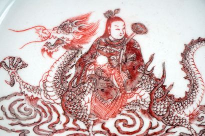 null CHINE / CHINA

Encrier en porcelaine à glaçure rouge décoré d'un dragon. 

Diamètre...