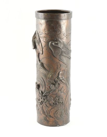 null PÉRIODE MEIJI / MEIJI PERIOD 



Vase cylindrique en bronze, à décor de grues...