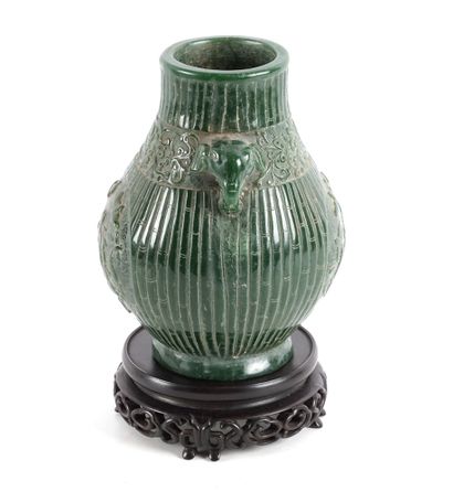 null CHINE / CHINA 



Vase globulaire vert sur le thème de la "Bénédiction de la...