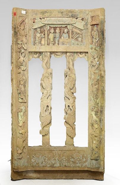 null CANTON 

Important stele, in carved stone, formerly polychrome, the side mounts...
