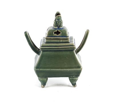 null CHINE / CHINA 



A green glazed guardian beast incense burner. 



Height :...
