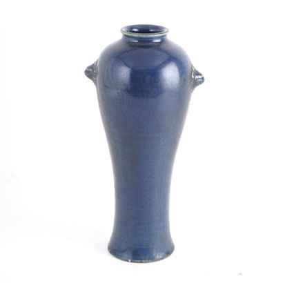 null CHINE / CHINA



A cobalt glazed scholar vase with prunus flowers. 



Height...