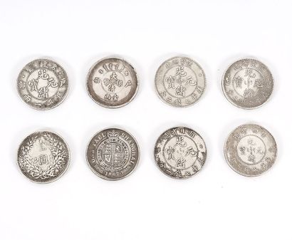 null XXe SIÈCLE / 20th CENTURY

A collection of eight Republic of China coins. Early...