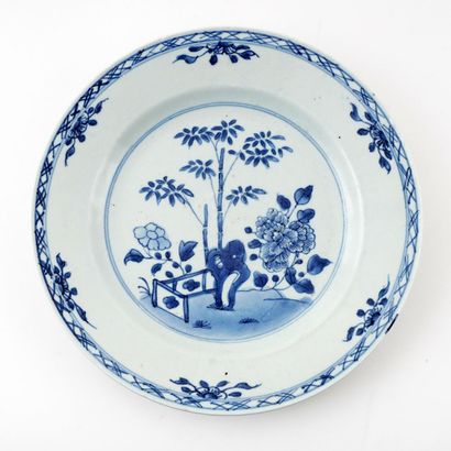 null XVIIIe SIÈCLE / 18th CENTURY

Three blue and white plates
China, Compagnie des...
