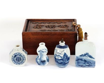 CHINE / CHINA 

A collection of four blue...