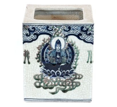 null CHINE / CHINA 

A blue and white rectangular 'Merci Goddess' brush pot. Yung-cheng...