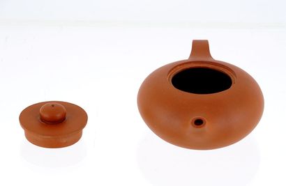 null YIXING

Yixing stoneware teapot. 
China, 20th century

Diameter: 8cm / 3 1/4"
Height:...