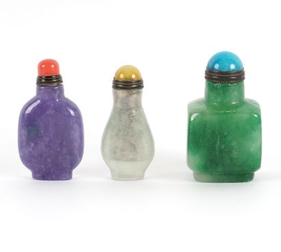 null TABATIÈRE / SNUFF BOTTLE

Ensemble de trois tabatières en cristal et jade. XXe...