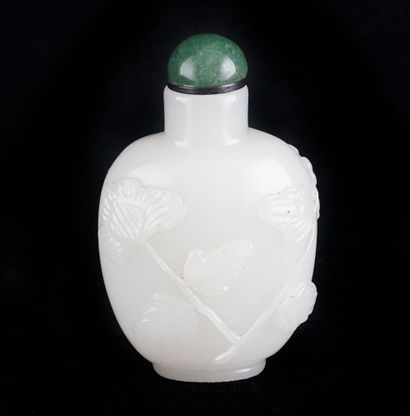 null JADE

White jade snuff bottle. 
China, 20th century

Height : 7,5cm or 3" 
Total...