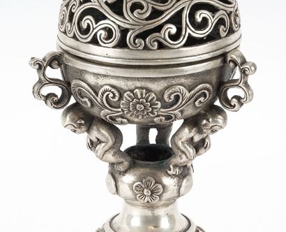 null CHINE / CHINA

An openwork incense burner in silver metal, with a monkey on...