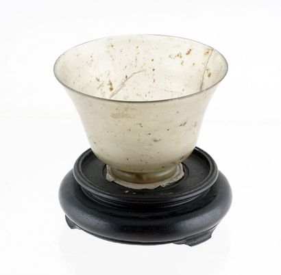 SERPENTINE

Serpentine bowl
China, 20th century

Height...