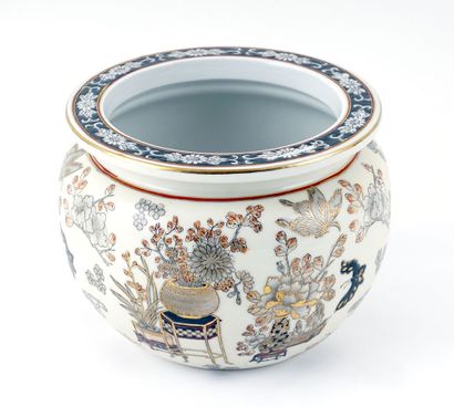 CHINE / CHINA 

Petite vasque en porcelaine....