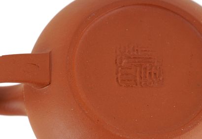 null YIXING

Yixing stoneware teapot. 
China, 20th century

Diameter: 8cm / 3 1/4"
Height:...