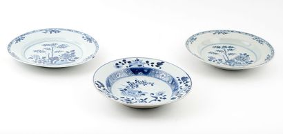 null XVIIIe SIÈCLE / 18th CENTURY

Trois assiettes en bleu blanc
Chine, Compagnie...