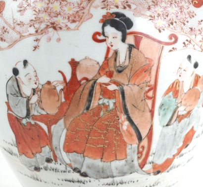 null JAPON / JAPAN 

Vase en Kutani. 
Japon, 1ère moitié du XXe siècle

Hauteur :...