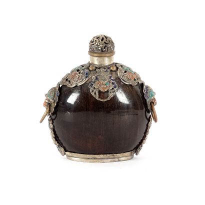null TIBET

Tibetan horn snuff bottle. Around 1920. 

Height : 12cm or 4 3/4"