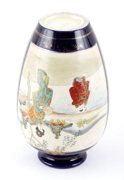 null SATSUMA 

Vase en Satsuma. 
Japon, 1ère moitié du XXe siècle

Hauteur : 22cm...
