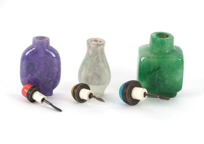 null TABATIÈRE / SNUFF BOTTLE

A set of three crystal and jade snuff bottles. 20th...