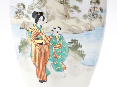 null JAPON / JAPAN 

Paire de vases Kutani. Japon, 1ère moitié XXe siècle

Hauteur...