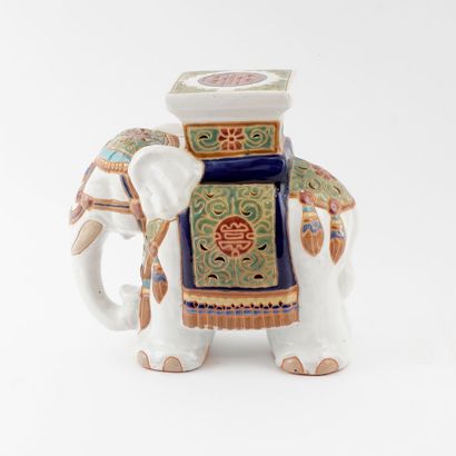 null INDE / INDIA

Éléphant en céramique émaillée. 
Inde, XXe siècle

Hauteur : 29cm...