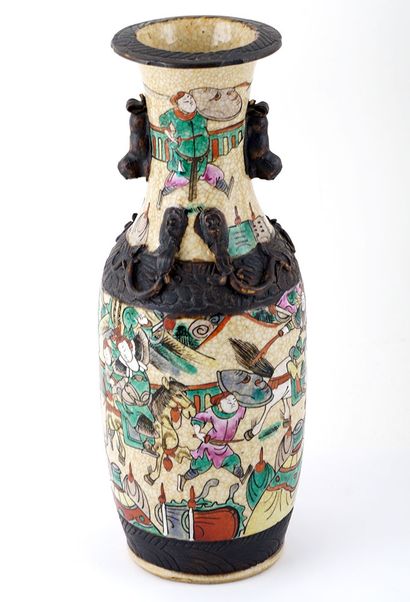 null NANKIN 

Vase. Chine, Nankin, fin XIXe siècle

Hauteur : 30cm ou 11 7/8"