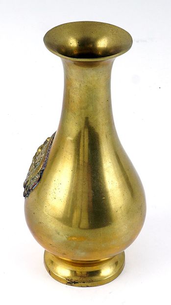 null CHINE / CHINA 

Vase en bronze. 
Chine, début XXe siècle

Hauteur : 17cm ou...