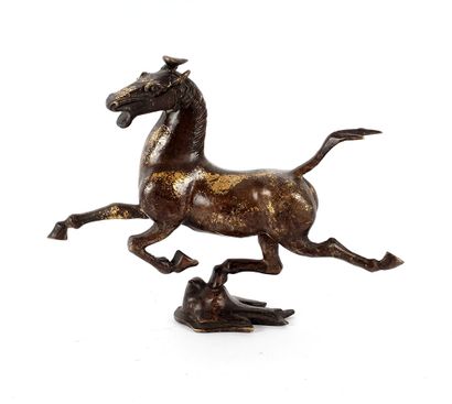 null CHINE / CHINA



Un ornement de cheval en bronze partiellement doré. 



Hauteur...