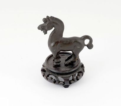 null INDE / INDIA

Cheval en bronze. Inde. 

Hauteur du cheval : 8cm ou 3 1/8"