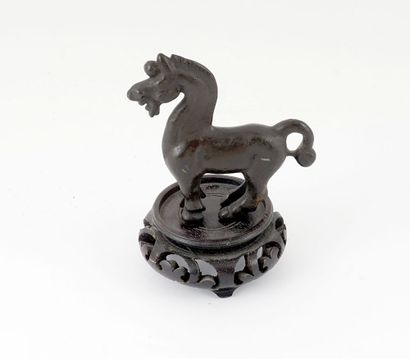 null INDE / INDIA

Horse in bronze. India. 

Height of the horse : 8cm or 3 1/8"...