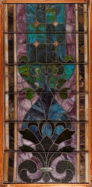 null VITRAUX / STAINED GLASS

Important vitraux de style victorien décoré d'une fleur...
