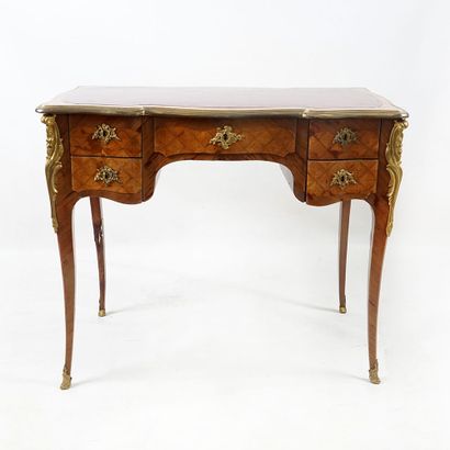 null DE STYLE LOUIS XV / LOUIS XV STYLE

Louis XV style lady's desk of Napoleon III...