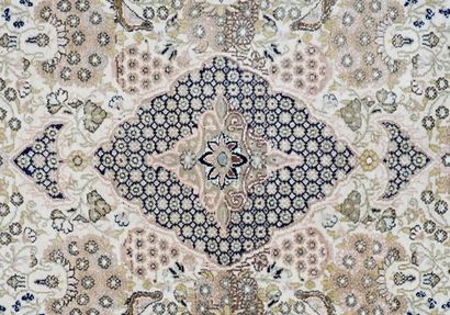 null Persian Koum rug circa 1960-70. Wool on cotton.
5ft3 x 3ft7 - 162x91 cm