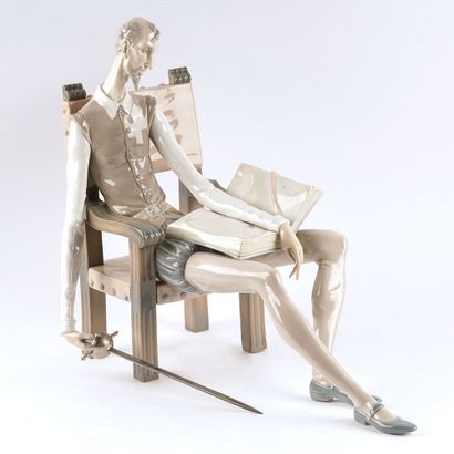 null LLADRO

Figurine en porcelaine de Don Quixote lisant, assis sur une chaise avec...